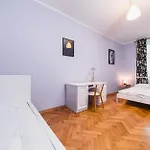 Modern Urban Escape - Old Town - By Upstairs Lägenhet