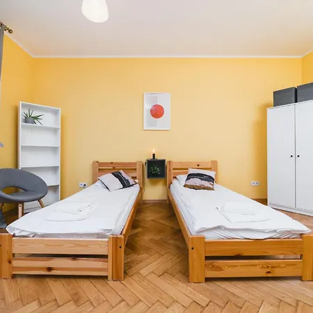 Modern Urban Escape - Old Town - By Upstairs Lägenhet Kraków