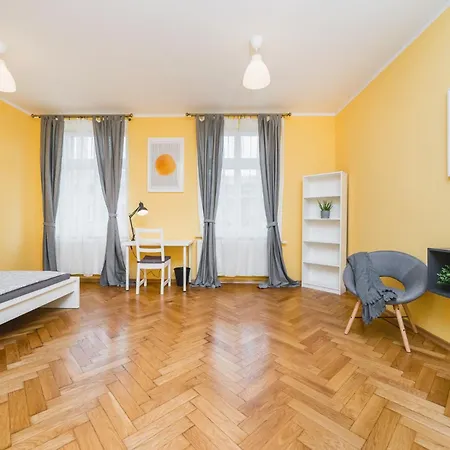 Modern Urban Escape - Old Town - By Upstairs Appartamento Cracovia