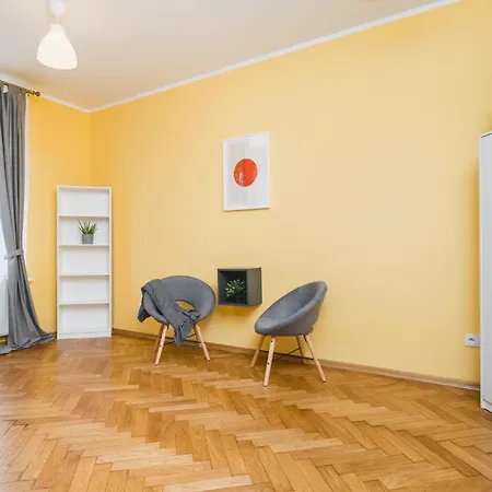 Modern Urban Escape - Old Town - By Upstairs Appartamento *
