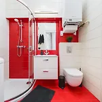 Modern Urban Escape - Old Town - By Upstairs