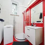 Modern Urban Escape - Old Town - By Upstairs